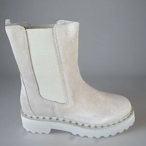 VCamuto Meeney White Suede Women’s Boots With Silver Studs Size 10 NEW